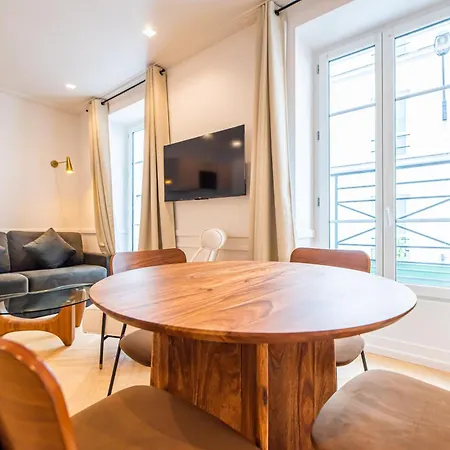 Flat By River & Bastille Parigi